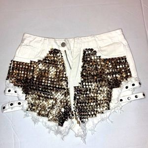 White shorts for woman